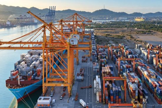 Pacífico sostiene avance portuario; exportaciones marítimas caen 12.4%